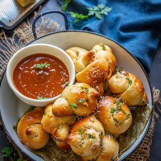 1/2 Dozen - GARLIC KNOTS