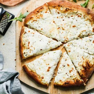 Pizza Bianca (white garlic pizza)
